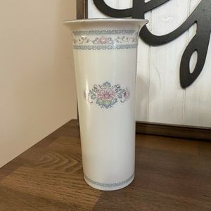 Lenox “Charleston” Vintage Vase with Floral Motif 7.5”